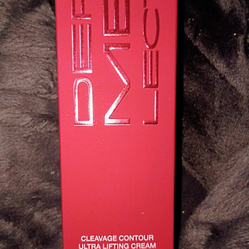 Neck & Cleavage Contour Ultra Lifting Cream